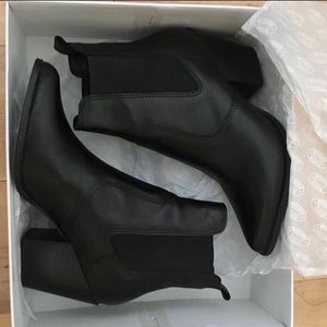 Steve Madden booties - perfect for fall / in between seasons 🌸🍁